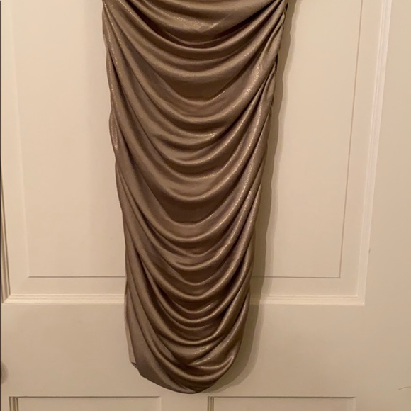 Express Gold Ruched dress - Picture 3 of 6